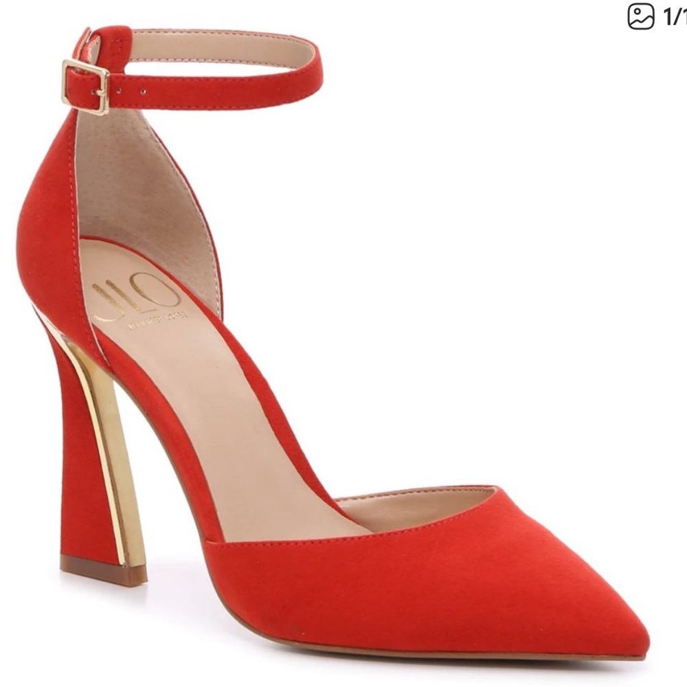Jennifer Lopez Ganon Red Pump with Gold Accents- size 6